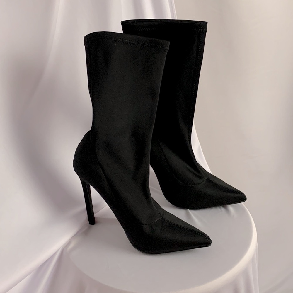 🖤BLACK POINTED TOE SOCK BOOTIES